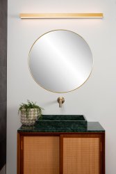 Alexa 90cm Matt gull/messing baderomslampe Fra Lucide - Med sine rene linjer og funksjonelle design skaper Alexa en harmonisk følelse både for en god start på dagen og en fredelig avslutning på kvelden.
