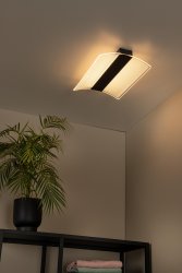 Aline 28cm Gjennomsiktig baderomslampe Fra Lucide - Lampen er perfekt for våtrom og gir badet eller toalettet ditt et stilig preg, og bidrar til å skape en elegant atmosfære for både morgen og kveld.