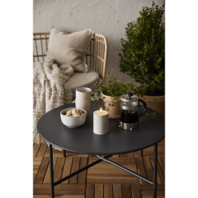 LED Blokklys Flamme Soft 13cm Beige Fra Star Trading - Det har en timerfunksjon (6 timer p&aring;, 18 timer av, repeterende), og n&aring;r bryteren er i timermodus, skinner lyset med en vakker, realistisk flamme i varmt hvitt lys.