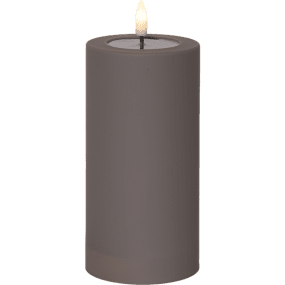 LED Blokklys Flamme Soft 18cm Brun Fra Star Trading - Det har en timerfunksjon (6 timer p&aring;, 18 timer av, repeterende), og n&aring;r bryteren er i timermodus, skinner lyset med en vakker, realistisk flamme i varmt hvitt lys.