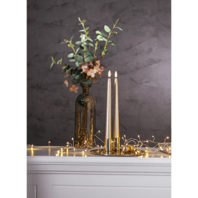 LED Antikklys Flamme Metal 28cm Gull Fra Star Trading - 2-pakning med antikke plastlys med gullskimrende overflate og en h&oslash;yde p&aring; 28 cm.