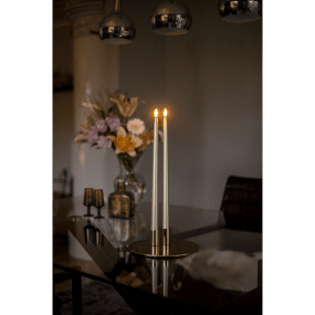 LED Antikklys Flamme Metal 40cm Gull Fra Star Trading - 2-pakning med antikke plastlys med gullskimrende overflate og en h&oslash;yde p&aring; 39 cm.