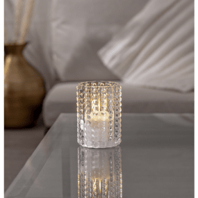 LED Lys Flamme Dotty Gjennomsiktig Fra Star Trading - Den har en timerfunksjon (6 timer p&aring;, 18 timer av), og n&aring;r bryteren er i timermodus, skinner lyset i omtrent 30 dager med en vakker, realistisk flamme i varmt hvitt.