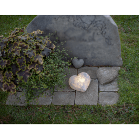 Memoria Grå Fra Star Trading - Fint hjerte laget av polystone som ser ut som stein.