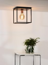 Arthur 25cm Svart plafond Fra Lucide - Arthur passer perfekt inn i en moderne stue, soverom eller kjøkken og bringer med seg en følelse av luksus, takket være den skinnende kobberbasen.