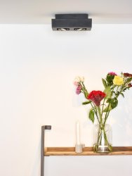 Xirax 2 Svart spotlight Fra Lucide - Juster fargetemperaturen fra varm gul til varm hvit ved &aring; koble lampen til en ekstern dimmer.