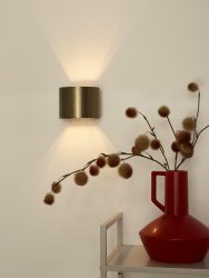 Xio 13cm Brun vegglampe Fra Lucide - En stilig boks full av lys til veggen din.