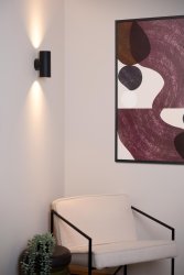 Bondi 18cm Svart vegglampe Fra Lucide - Bondi er et utmerket valg for å ta imot besøkende i en stue.