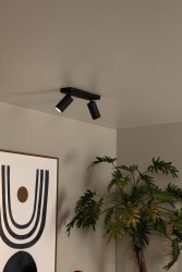 Clubs 2 Svart spotlight Fra Lucide - Koble lampen til en dimmer for en koselig kveld ved spisebordet eller i stuen.