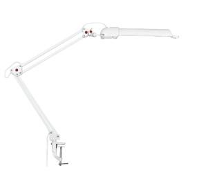 Campus Hvit klemmelampe Fra Airam - En klassisk skrivebordsarmatur med LED-lampe for kontoret, hjemmekontoret eller skolepulten.