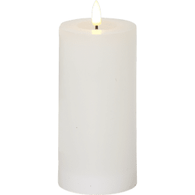 LED Blokklys Flamme Flow Hvit Fra Star Trading - Den har timerfunksjon og n&aring;r bryteren er p&aring;; timermodusen tenner lyset i 6 timer p&aring;, 18 timer av, gjentatte ganger, med en vakker realistisk flamme i varmt hvitt lys.