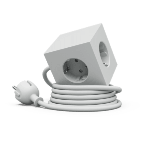 Square 1 with 30W Dual USBC & Magnetic base, 1.8m Grå Fra Avolt - Styreskinne fra Avolt med et stilig design med lang PVC-ledning, en kube laget av resirkulert plast og en magnetisk plate i bunnen slik at den kan henges p&aring; veggen.