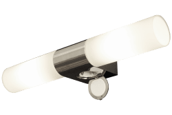 Cosenza 12cm Krom baderomslampe Fra Aneta Lighting - Cosenza dobbel vegglampe i forkrommet metall og opalhvit glassskjerm.
