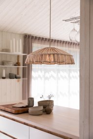 Vinga Skjerm Ekskl. Oppheng Ø58 Natur/rust Taklampe Fra Alde & Lind - Vinga er en dekorativ taklampeskjerm laget av 100 % lin med et stripete mønster i rustfargede og naturlige toner.