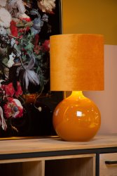 Esterad 47cm Gul bordlampe Fra Lucide - Denne slående lampen er knapt en halv meter høy og passer perfekt på; et sidebord eller sidebord.