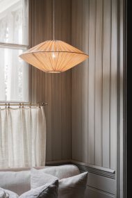 Figo Skjerm Ekskl. Oppheng Ø58 Sand Taklampe Fra Alde & Lind - Stoffet er laget av resirkulert polyester, men har et fint &laquo;lin-utseende&raquo; i fargen &laquo;sand&raquo;.