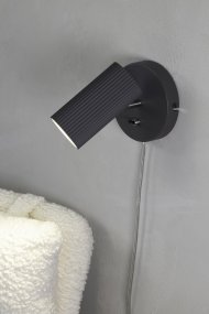 Costilla Grå leselampe Fra Markslöjd - Det enkle designet og den stilige fargen gjør at lampen smelter inn i de fleste interiørstiler.