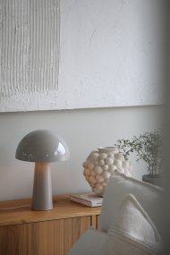 Mantar 36cm Greige bordlampe Fra Markslöjd - Bordlampe i gr&aring;farget metall med blank overflate.