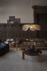 Styrka Ø75 Flerfarget Taklampe Fra Markslöjd - Taklampe i et uttrykksfullt leopardm&oslash;nster i svart og beige, med en blomsterlignende form i bananfiber som gir et mykt og dekorativt inntrykk.