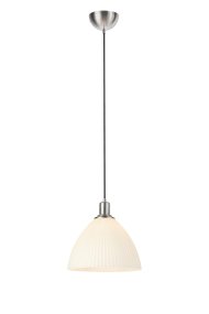 Ro Ø28 Hvit Taklampe Fra Markslöjd - Ro er en stilig pendellampe som kombinerer elegante metalldetaljer i en sateng nikkelfinish med en vakkert riflet hvit glassskjerm.