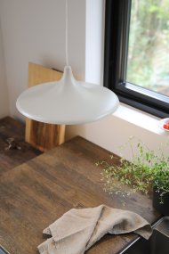 Beam Ø37 Beige Taklampe Fra Markslöjd - Beam er en stilig pendellampe i beige metall med en mykt formet skjerm og en diameter p&aring; 37 cm.
