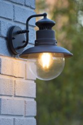 Figo Svart utendørslampe Fra Lucide - Figo utendørslampe er en vakker lanterne som perfekt balanserer mellom klassisk og moderne design.