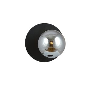 Oslo Ø20 Røykfarget vegglampe Fra Emibig Lighting - Styrken ligger i den ekstremt slitesterke formen, det kule metalliske uttrykket, glatte overflater og en ensartet fargepalett &ndash; en kombinasjon som appellerer til de som setter pris p&aring; orden, enkelhet og harmoniske former.