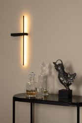 Segin 60cm Svart vegglampe Fra Lucide - Det høykvalitets aluminiumsdesignet sørger for at vegglampens moderne og indirekte lys virkelig kommer til sin rett.