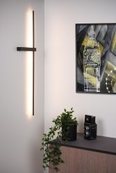 Segin 90cm Svart vegglampe Fra Lucide - Det høykvalitets aluminiumsdesignet sørger for at vegglampens moderne og indirekte lys virkelig kommer til sin rett.