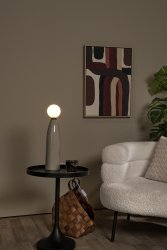Figaro 48cm Grå bordlampe Fra Lucide - Med sin smale, vaseformede bunn og en frostklar sfærisk diffuser, sprer Figaro en varm glød i hele rommet.