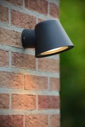 Dingo-Led Antrasitt utendørslampe Fra Lucide - Unike produktegenskaper:Utstyrt med dimbar lyskildeSkriver ut varmt hvitt lys (3000K)Lett å koble til en dimmer (ekskl.