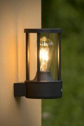 Lori Antrasitt utendørslampe Fra Lucide - En moderne vegglampe for inngangsdøren din eller for å lyse opp hagen.