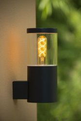 Fedor Svart utendørslampe Fra Lucide - Denne vegglampen er spesielt utviklet for utendørs bruk, laget av sterke materialer med tilpasset teknologi som gjør Fedor både holdbar og pålitelig, selv i tøffe miljøer.