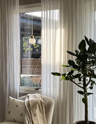 Elin Ø10 Matt messing vinduslampe Fra Aneta Lighting - Elin vinduslampe i matt messingfarget metall med hvit riflet glasskuppel.