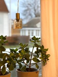 Cylinder Ø9 Matt messing vinduslampe Fra Aneta Lighting - Lampen monteres med først på; kabel og strømtilkobling med plugg.
