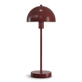 Vienda 48cm Burgund bordlampe Fra Herstal - Vienda bordlampe med sitt klassiske og elegante design, gjør at lampen kan brukes i hjemmet i mange år.