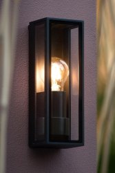 Dukan Svart utendørslampe Fra Lucide - Med en fleksibel monteringsplate festes lampen enkelt til fasaden og kan også enkelt kobles til en dimmer.
