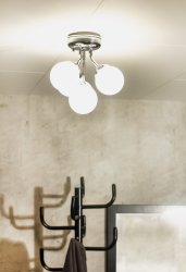 Nicosia Ø26 Krom baderomslampe Fra Aneta Lighting - Nicosia taklampe krom med opalhvite glober.