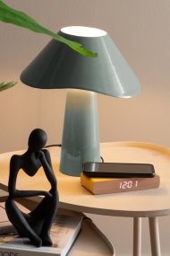 Ameno 33cm Blå bordlampe Fra Leitmotiv - Ameno er en stilig bordlampe i metall med en blank og matt blå/grønn finish som gir et mykt og harmonisk uttrykk.