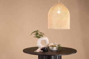 Brivela Ø45 Natur Taklampe Fra Venture Design - Lampen gir et behagelig lys og tilf&oslash;rer en varm og rolig atmosf&aelig;re til rommet.