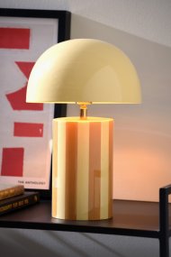 Rayado 34cm Gul bordlampe Fra Leitmotiv - Lampefoten har et stripete mønster i mørkere honninggul og lysere gul, mens skjermen er i en matchende lys gul tone som skaper et ensartet og mykt uttrykk.