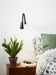 Galen Svart leselampe Fra Lucide - Str&oslash;mbryteren er integrert i lampen for ergonomisk og enkel bruk &ndash; du trenger aldri &aring; gj&oslash;re ut av sengen.