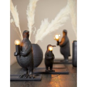 Penguin 24cm Svart bordlampe Fra Light & Living - Penguin er en sjarmerende og leken lampe, la den spre lys og glede i hjemmet ditt!