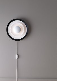 Diablo Ø30 Svart vegglampe Fra Belid - Det f&oslash;lger med en ledning som har en bryter og har en lang p&aring; 2,2 meter og en G9-kontakt.
