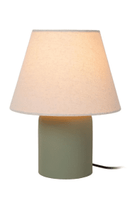 Macia 27cm Grønn bordlampe Fra Lucide - Den keramiske lampefoten har en jordgr&aring; farge som i kombinasjon med den heklede linskjermen skaper en koselig atmosf&aelig;re i hjemmet.