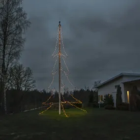 Flaggstangsbelysning amber 13m Svart Fra Konstsmide - Flaggsnor med 3 l&oslash;kker og 136 ravfargede LED-lys som danner et stilisert juletre med en vakker kontur.