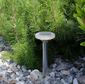 Ellips Sølv Fra Lightson - En stilren l&auml;gre pollare som passar om du vill skapa ledljus l&auml;ngs en g&aring;ng eller stig.