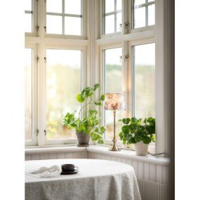 Andrea 70cm Beige bordlampe Fra PR Home - Andrea bordlampe sammen med Kr&auml;ftfangst lampeskjerm skaper et elegant utseende og blir blikkfanget i rommet.