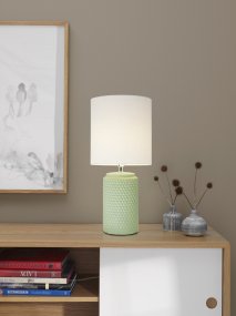 Bubble 50cm Grønn bordlampe Fra Cottex - Den hvite tekstilskjermen skaper et behagelig og mykt lys, perfekt for &aring; sette stemningen i rommet.