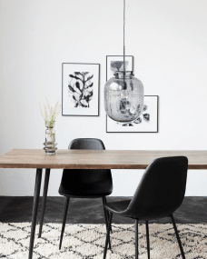 Ball Ø30 Svart Fra House Doctor - Glassskjermen har en vakker og r&oslash;ykgr&aring;; farge, som gir lampen et varmt og i&oslash;ynefallende utseende.